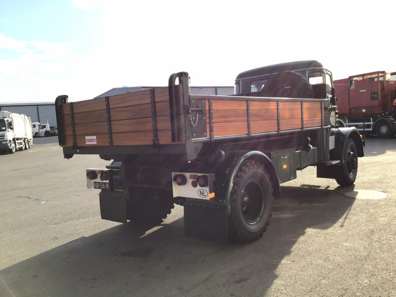 Camion benne Hogra 4x4 met Netam kipper