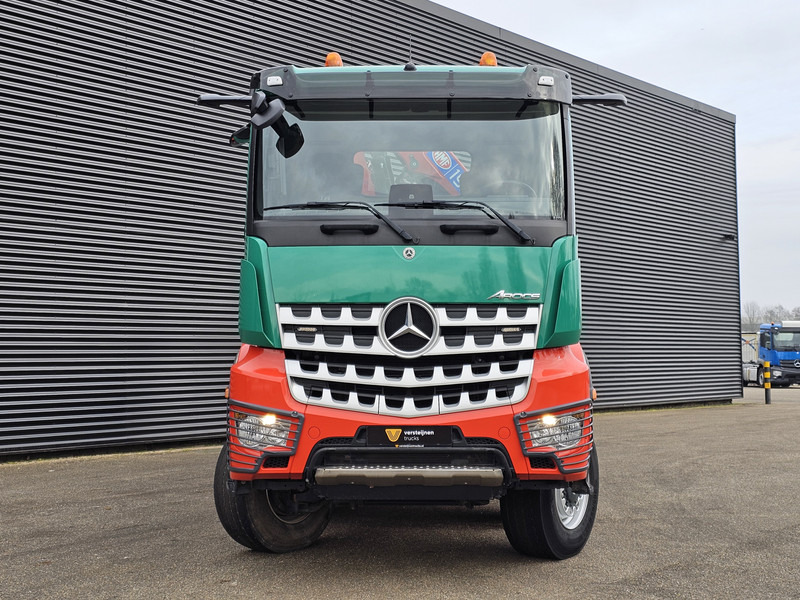 Camion benne Mercedes-Benz AROCS 4145 8X6 TIPPER + HMF CRANE