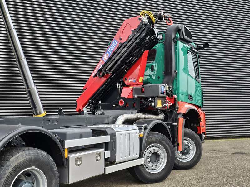 Camion benne Mercedes-Benz AROCS 4145 8X6 TIPPER + HMF CRANE