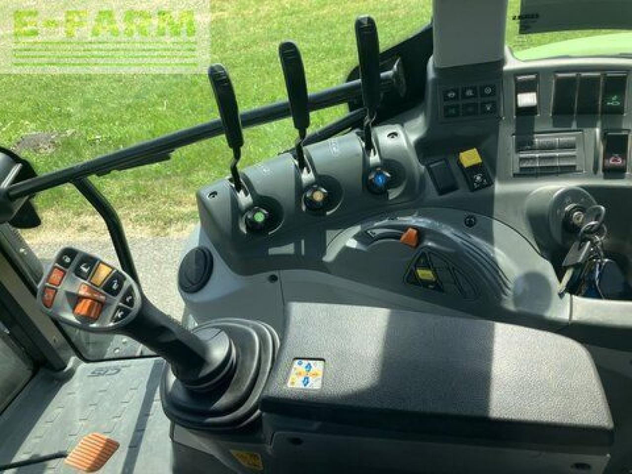 Tracteur agricole CLAAS arion 450 cis panoramic CIS