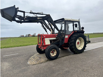 Tracteur agricole International 744