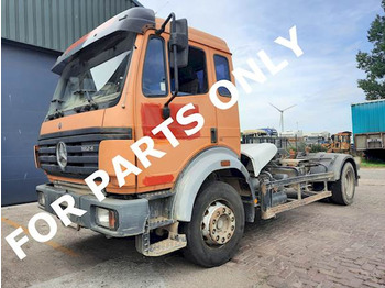 Camion ampliroll MERCEDES-BENZ