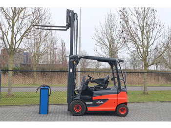 Linde E25 R-01 ROADSTER | DEMO | SIDESHIFT | FORK SPREADERS en leasing occasion Linde E25 R-01 ROADSTER | DEMO | SIDESHIFT | FORK SPREADERS