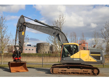 Pelle sur chenille VOLVO EC250ELR