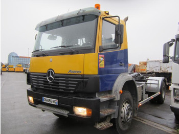 Camion ampliroll MERCEDES-BENZ Atego 1823