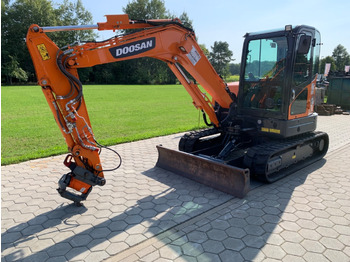 Mini pelle DOOSAN DX63-3