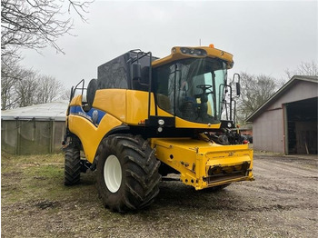 Moissonneuse-batteuse NEW HOLLAND CX series