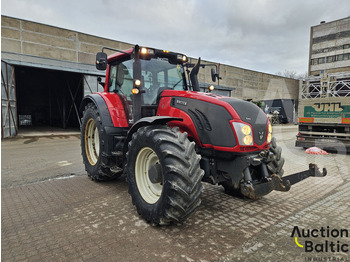 Tracteur agricole VALTRA T213