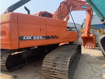 DOOSAN DX225LC en leasing occasion DOOSAN DX225LC