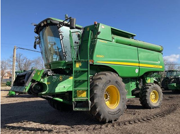 Moissonneuse-batteuse JOHN DEERE S690