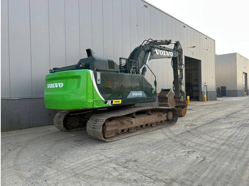 Pelle sur chenille Volvo EC 380 EL