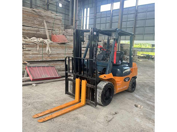 Chariot élévateur diesel Japan Original 3ton Forklift Used TOYOTA Forklift FD30 Lift Height 3m diesel Forklift for Sale