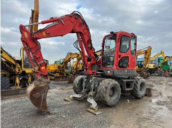 Pelle sur pneus KOMATSU