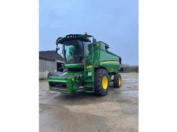 Moissonneuse-batteuse JOHN DEERE T670