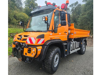 Véhicule de voirie/ Spécial UNIMOG