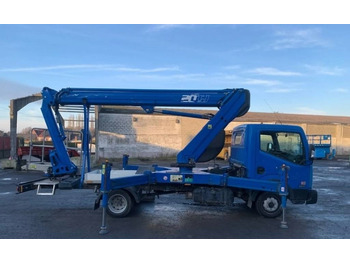 Camion avec nacelle NISSAN