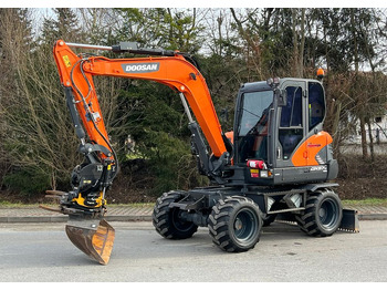 Pelle sur pneus DOOSAN DX57W