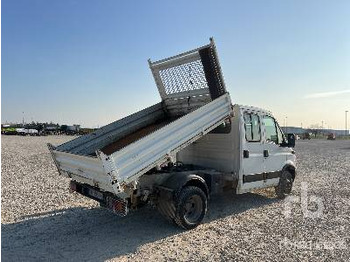 Camion plateau IVECO DAILY 35C13 Crew Cab