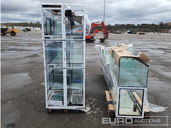 Matériel de chantier Pallet of Various Aquariums (4 of)