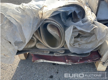 Matériel de chantier Pallet of Various Types of Sandpaper