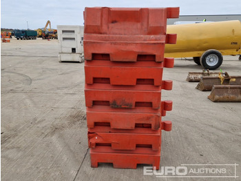 Matériel de chantier Bundle of Water Filled Barriers