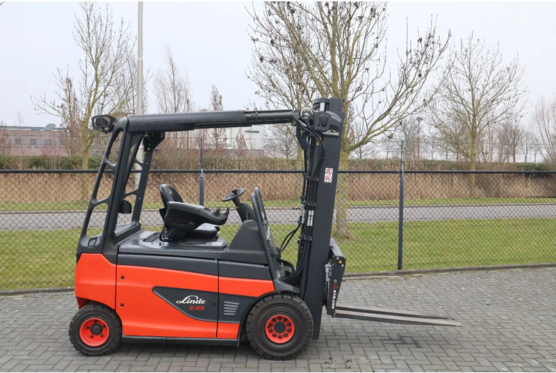 Linde E25 R-01 ROADSTER | DEMO | SIDESHIFT | FORK SPREADERS en leasing occasion Linde E25 R-01 ROADSTER | DEMO | SIDESHIFT | FORK SPREADERS