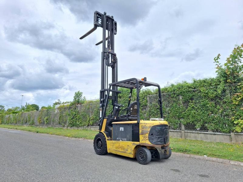 Chariot élévateur électrique Caterpillar EP30K