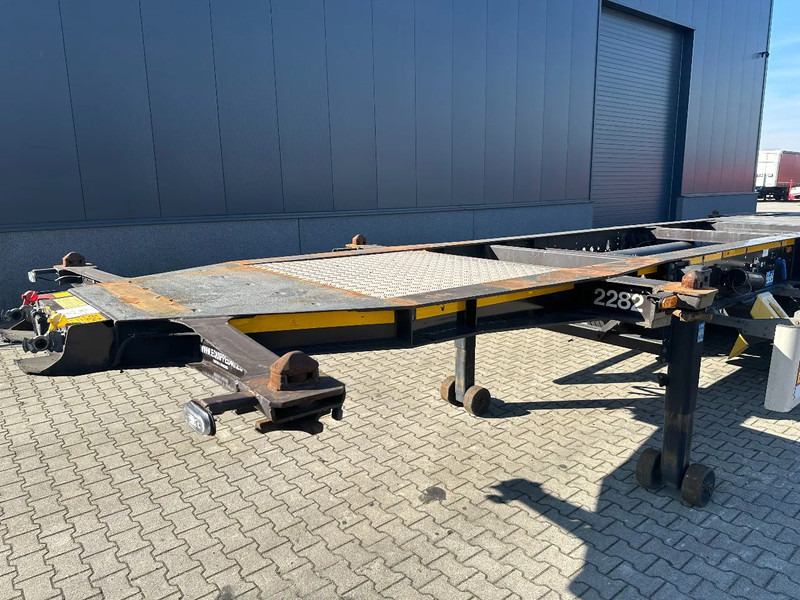 Semi-remorque porte-conteneur/ Caisse mobile Burg 20FT ADR (EX/II, EX/III, FL, AT) chassis, leeggewicht: 3.690kg, SAF INTRADISC, 2x liftas, NL-chassis, APK/ADR: 10-2025