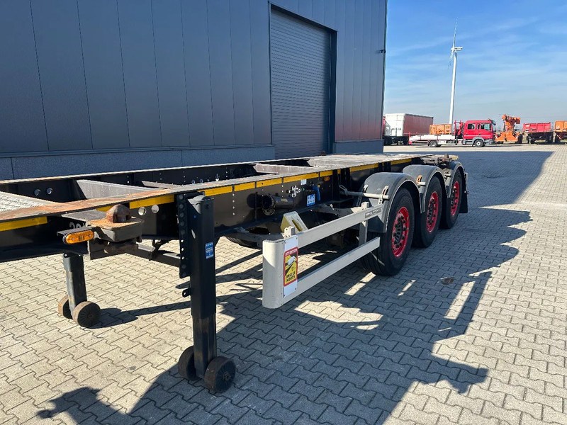 Semi-remorque porte-conteneur/ Caisse mobile Burg 20FT ADR (EX/II, EX/III, FL, AT) chassis, leeggewicht: 3.690kg, SAF INTRADISC, 2x liftas, NL-chassis, APK/ADR: 10-2025