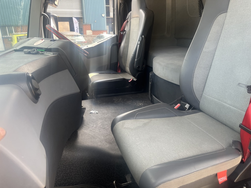 Tracteur routier Renault T Range 460 6x2 Tractor Unit: photos 8 Tracteur routier Renault T Range 460 6x2 Tractor Unit: photos 8