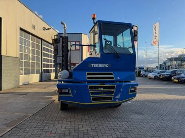 Tracteur portuaire Terberg YT 180