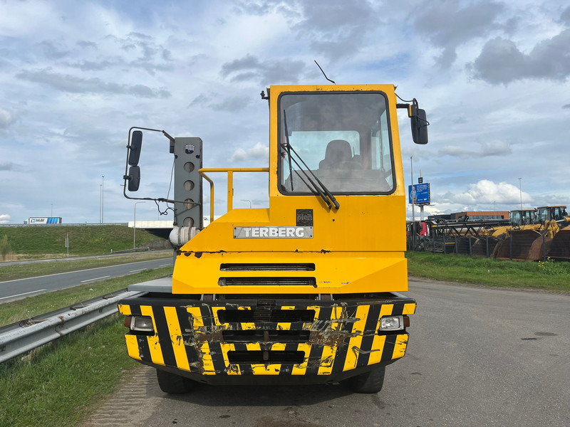 Tracteur portuaire Terberg YT220