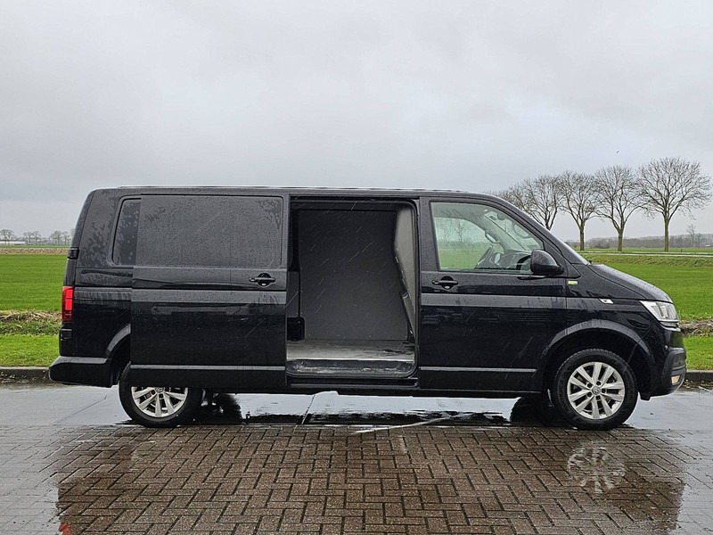 Fourgonnette Volkswagen Transporter 2.0 TDI T6.1 L2H1 Edition!