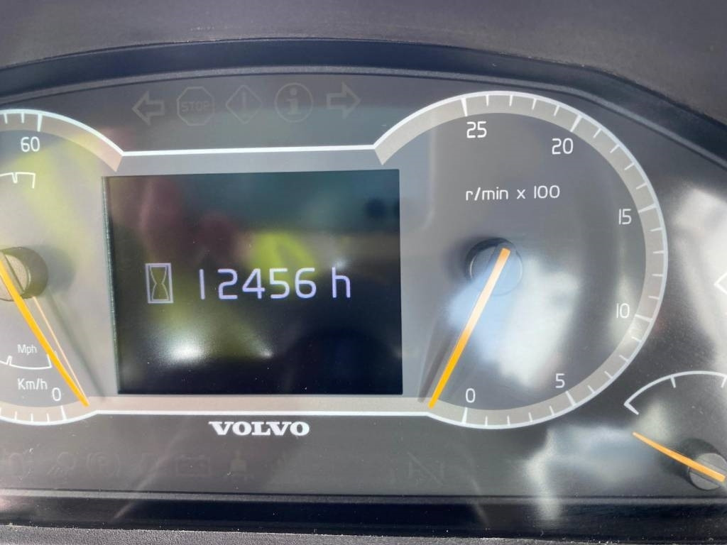 Chargeuse sur pneus Volvo L 260 H (CDC + BSS)