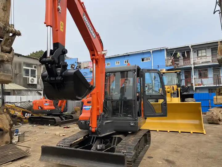 Pelle sur chenille Used excavator Doosan DX60 with excellent working condition on sale Used Doosan DX60 excavator, Doosan DX60  mini excavators