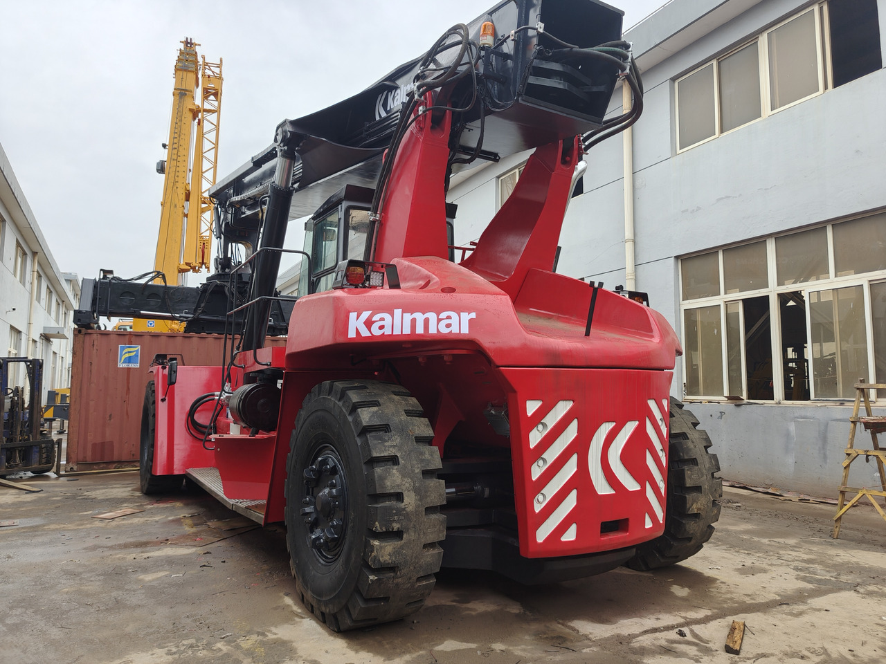 Engins de chantier Kalmar DRF450 container reach stacker 45ton