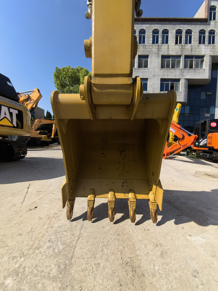 Pelle sur chenille Caterpillar 320D excavator