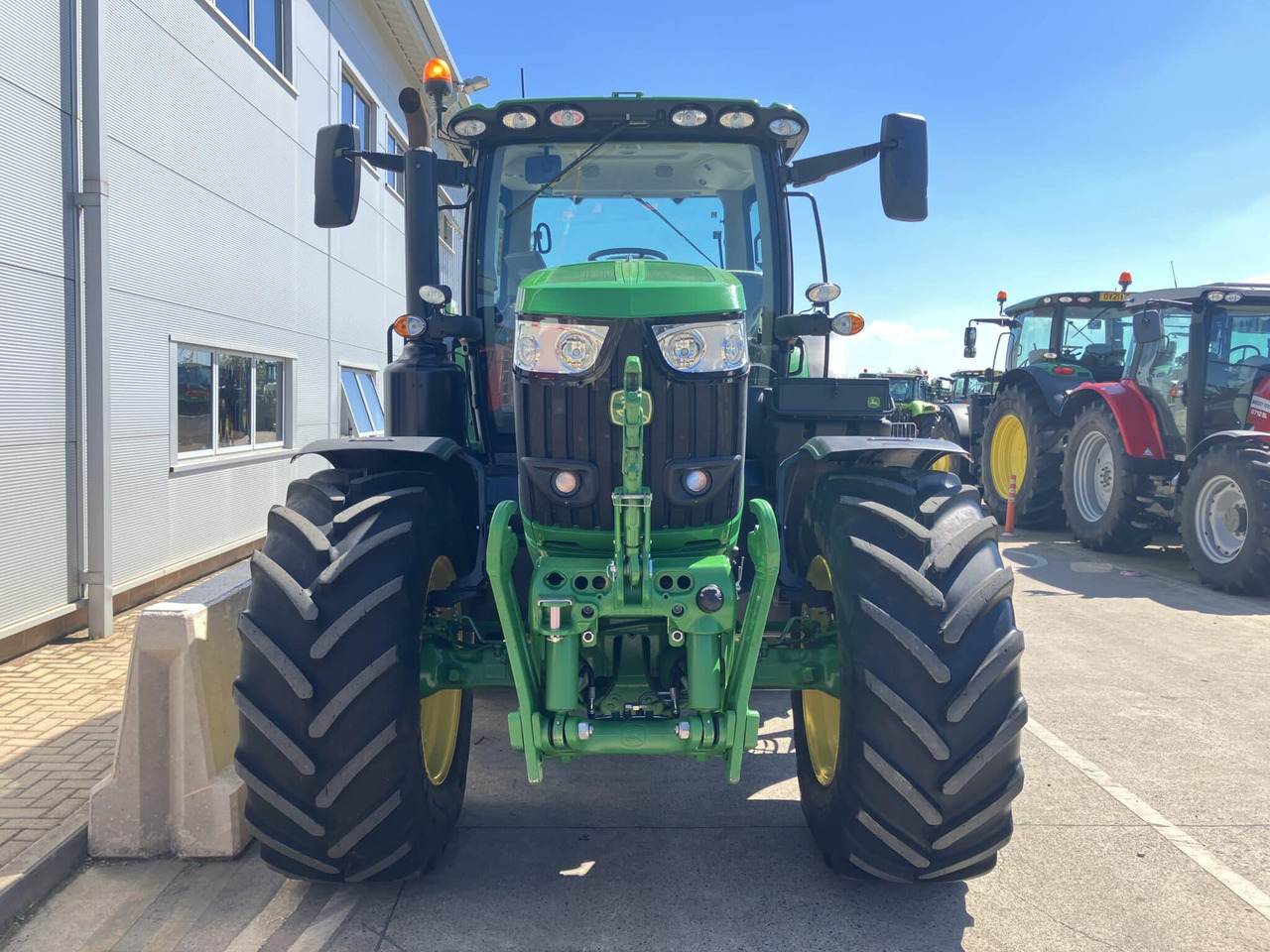 Tracteur agricole neuf John Deere 6215R