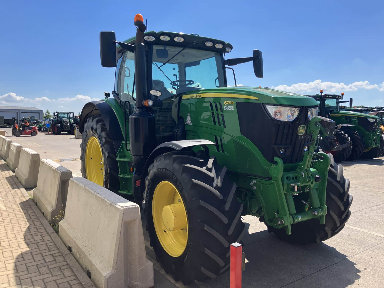 Tracteur agricole neuf John Deere 6215R