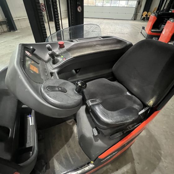 Chariot à mât rétractable Linde R16HD (1120)