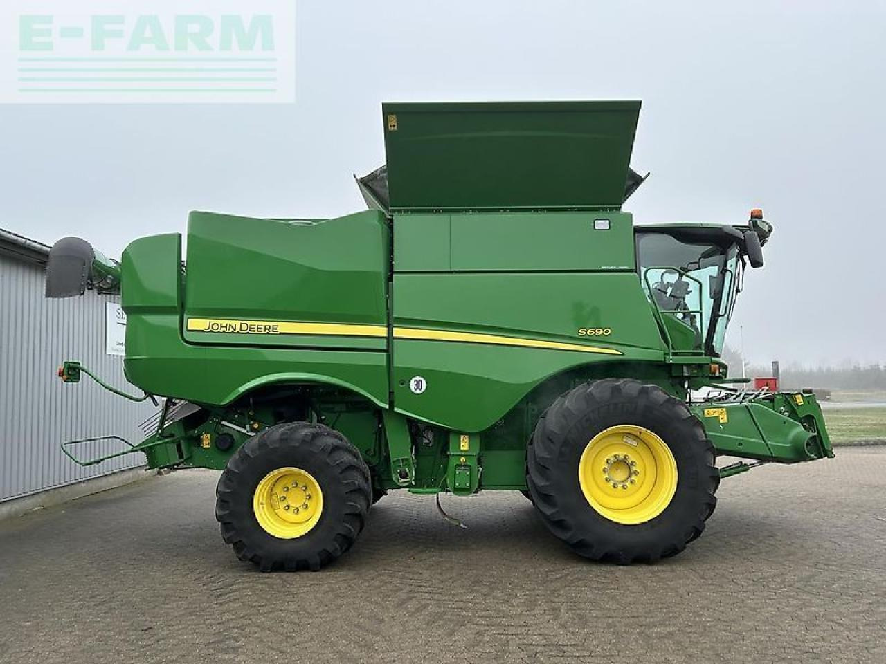 Moissonneuse-batteuse John Deere s690