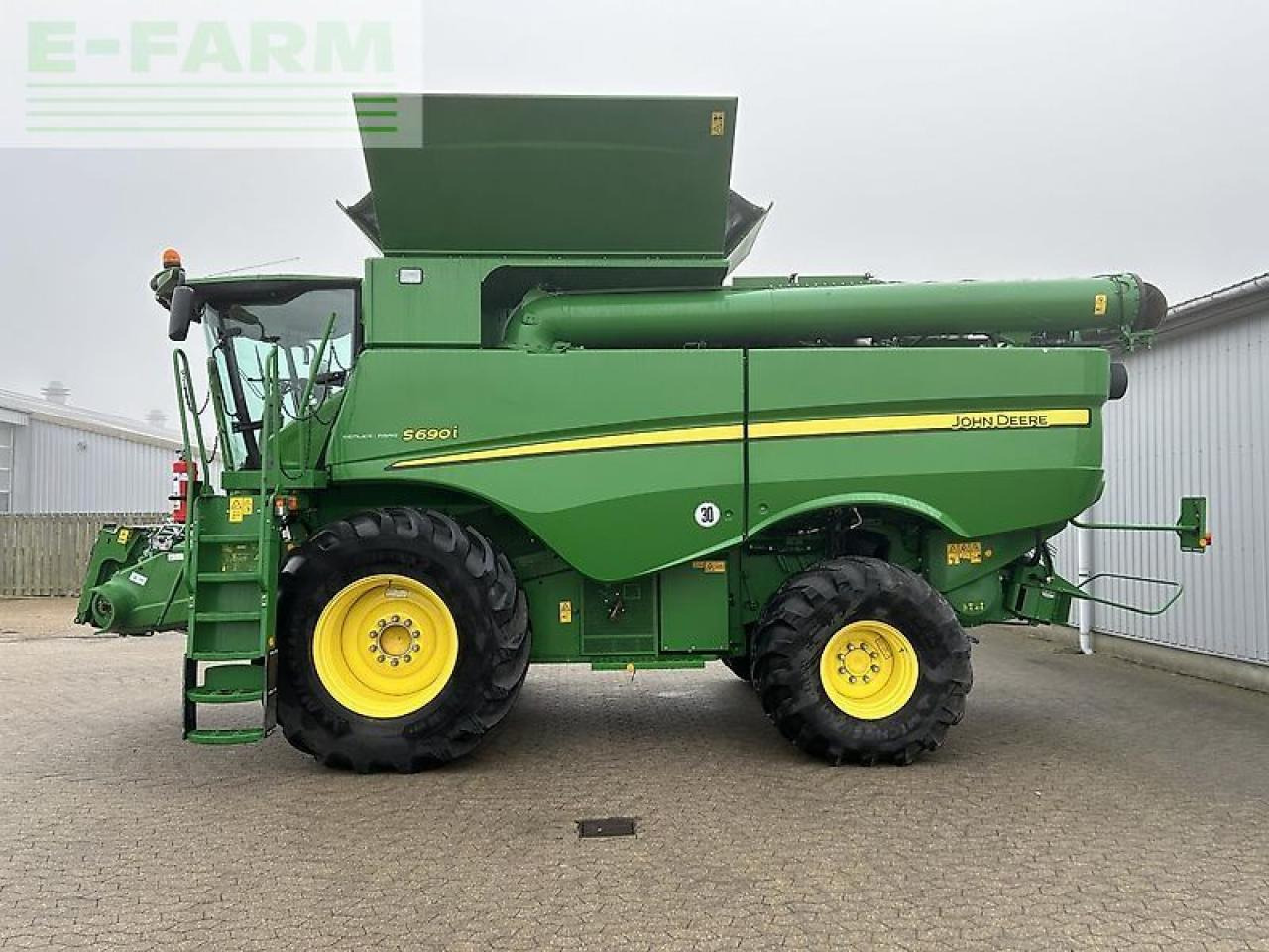 Moissonneuse-batteuse John Deere s690