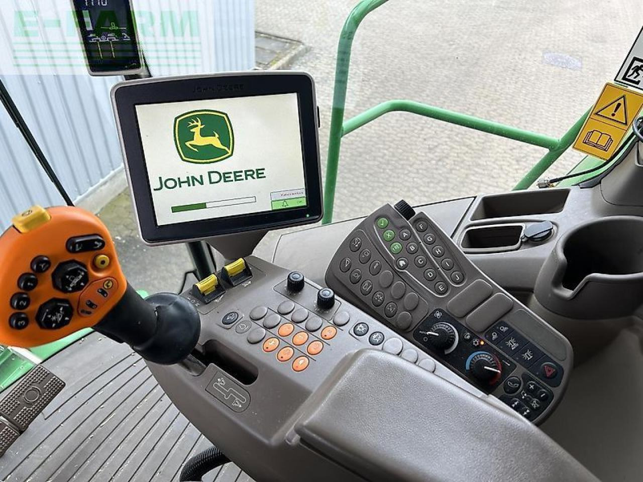 Moissonneuse-batteuse John Deere s690