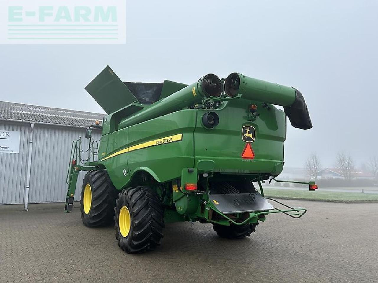 Moissonneuse-batteuse John Deere s690