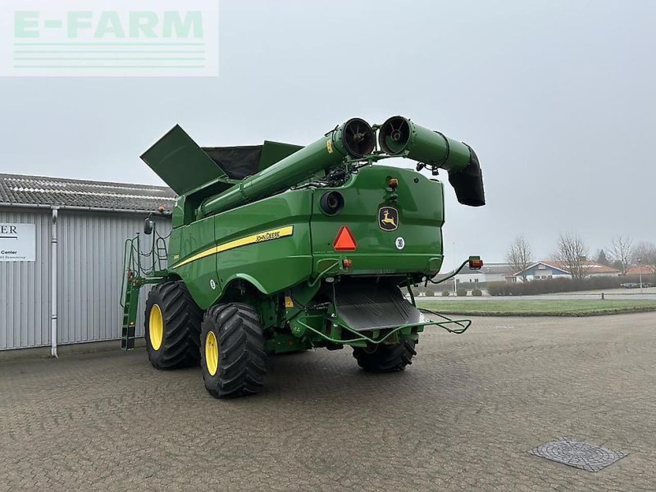 Moissonneuse-batteuse John Deere s690