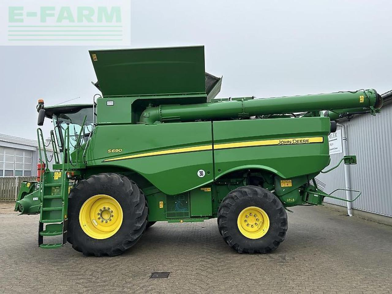 Moissonneuse-batteuse John Deere s690