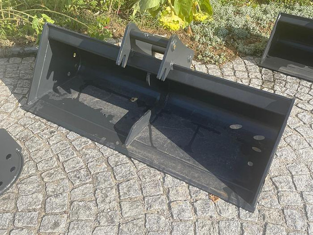 Godet neuf Big Grabenräumlöffel 150 cm mit Martin M10 Aufnahme
