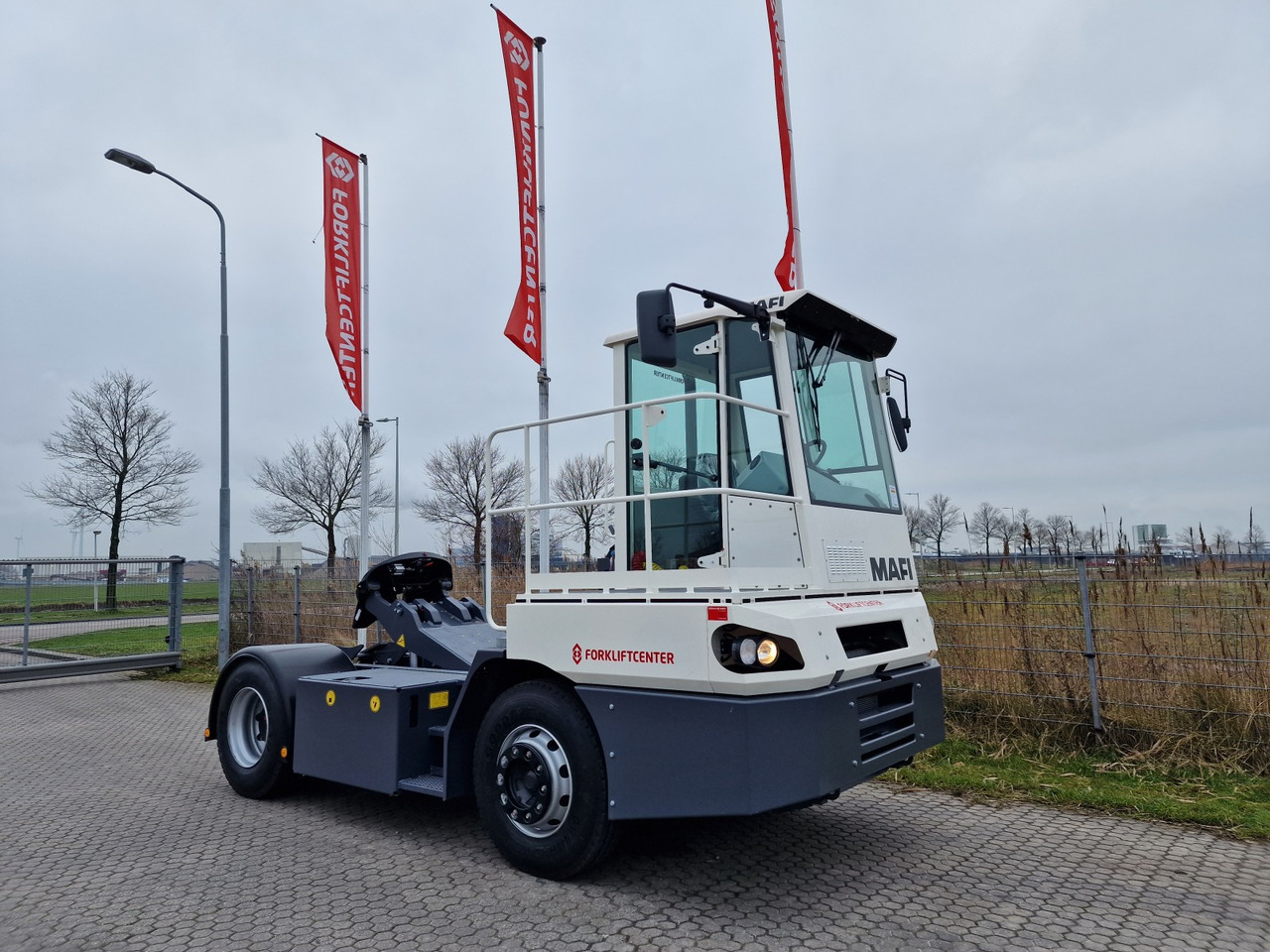 Tracteur portuaire MAFI T230