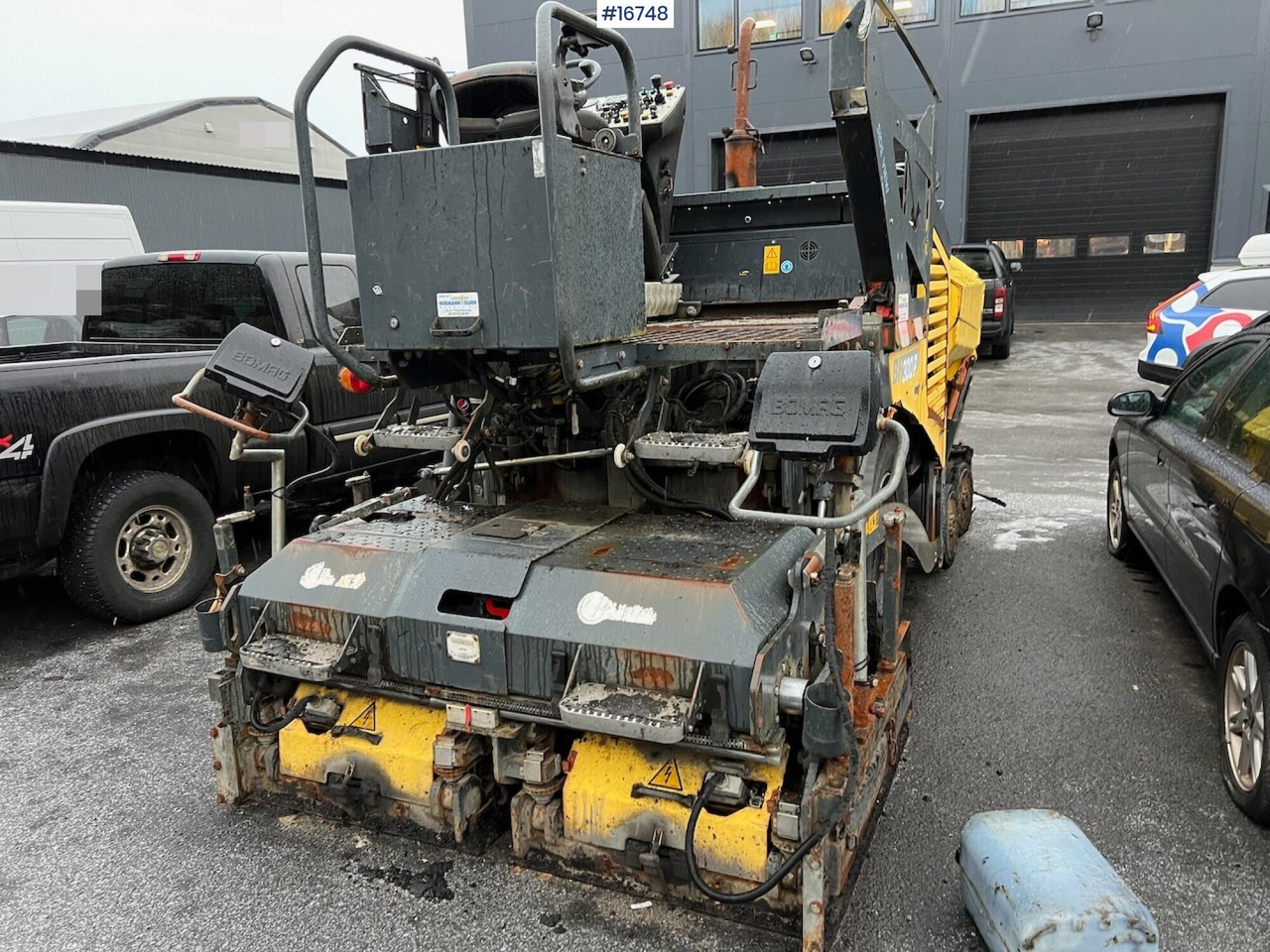 Travaux routiers Bomag BF 300P