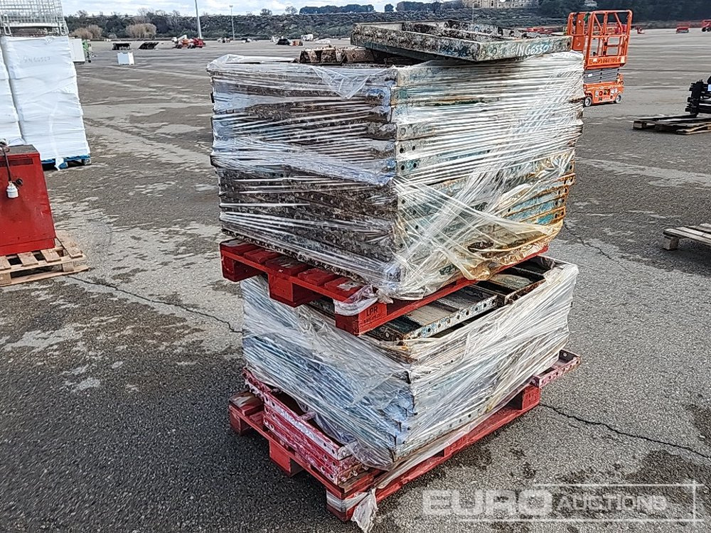 Matériel de chantier Pallet of Shuttering Plate 50x50 (2 of) / Palet Chapas Encofrar